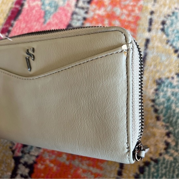 Simply Vera Vera Wang Signature RFID-Blocking Wallet - Picture 2 of 6